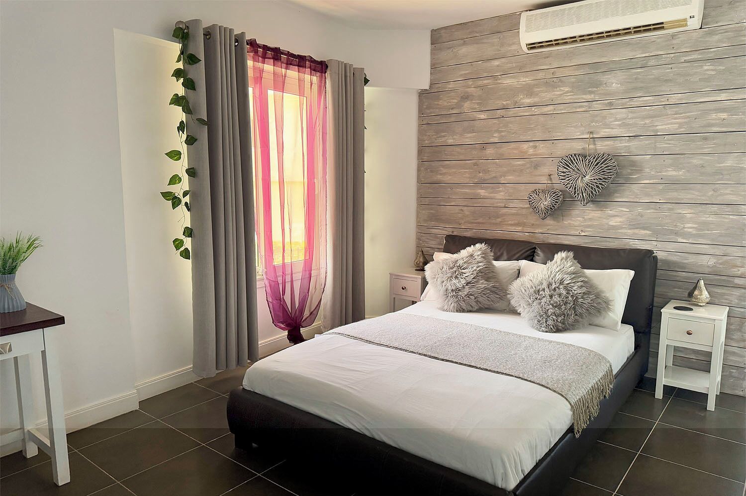 4 makuuhuonetta, silitysrauta/-lauta, Wi-Fi, vuodevaatteet