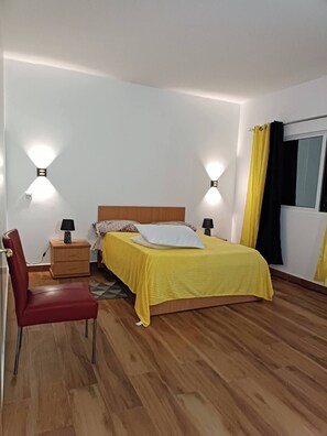 5 habitaciones, tabla de planchar con plancha, wifi y ropa de cama 