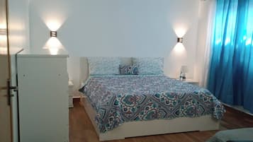5 bedrooms, iron/ironing board, WiFi, bed sheets