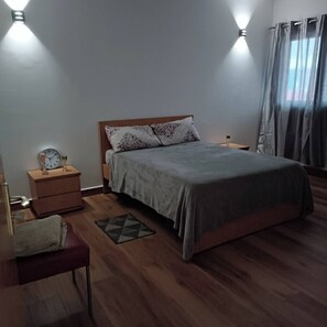 5 chambres, fer et planche à repasser, Wi-Fi, draps fournis