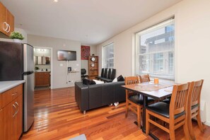 Interior - Central Comfort Apartment in Downtown Vancouver (Vancouver)