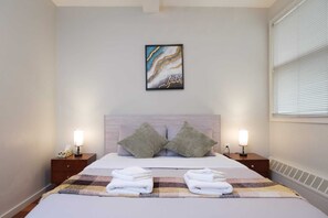 1 bedroom, iron/ironing board, WiFi, bed sheets - Central Comfort Apartment in Downtown Vancouver (Vancouver)