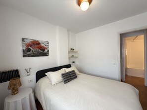 1 chambre, fer et planche à repasser, accès au Wi-Fi (inclus)