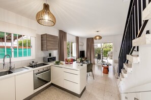 Fridge, microwave, oven, coffee/tea maker