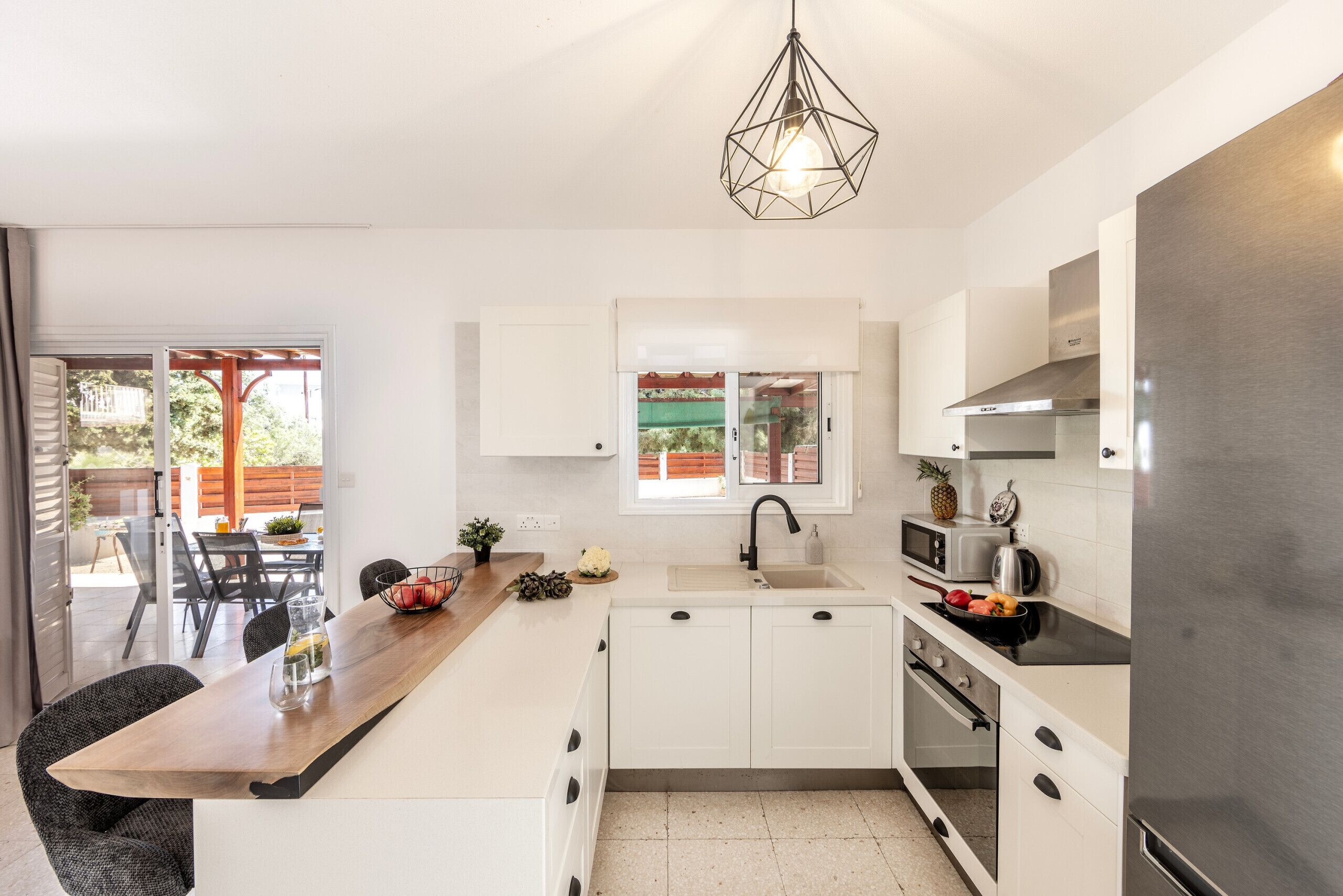 Fridge, microwave, oven, coffee/tea maker