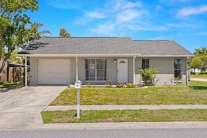 Exterior - Quaint Florida Escape-Entire Home (New Port Richey)