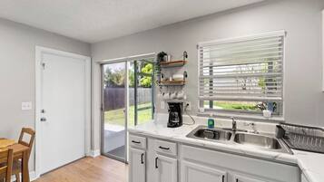 Coffee/tea maker, fridge, microwave, oven