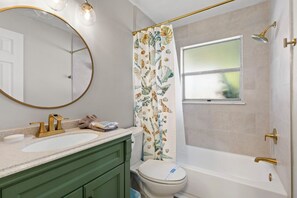 Soap, toilet paper - Quaint Florida Escape-Entire Home (New Port Richey)