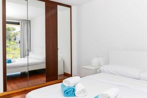 5 bedrooms, desk, iron/ironing board, free WiFi