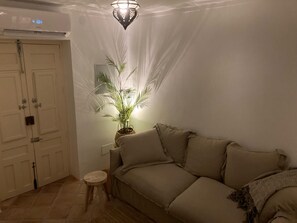 Smart TV y chimenea 