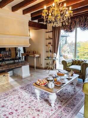 المنشأة من الداخل