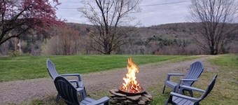 Ska'no'ne-Peaceful escape; Sunrise coffee on the covered porch, sun set Fire pit