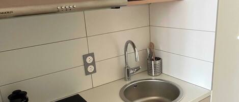 Maison | Cuisine privée | Réfrigérateur, four à micro-ondes, surface de cuisson, cafetiÚre-théiÚre