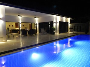 Indoor pool - Secluded Villa with Private Pool and Breathtaking Sea Views (Amphoe Ko Samui)