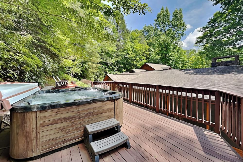 Gatlinburg's Hidden Gem by Jackson Mountain Rentals