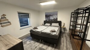 1 habitación, tabla de planchar con plancha, wifi y ropa de cama 