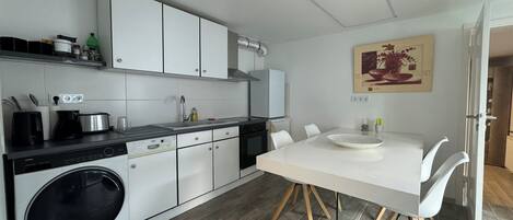 Horno, parrilla de estufa y lavavajillas