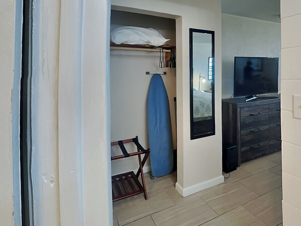 Condo (0 Bedroom) | Tiện nghi, dịch vụ nơi lưu trú
