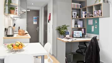 Studio, Non Smoking | Private kitchen