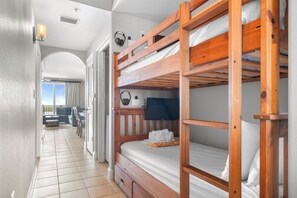 1 dormitorio, tabla de planchar con plancha, wifi gratis y ropa de cama