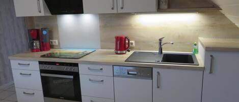 Køleskab, mikrobølgeovn, ovn, opvaskemaskine