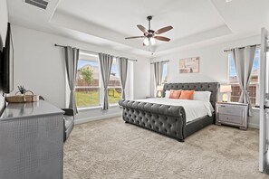 4 bedrooms, iron/ironing board, WiFi, bed sheets