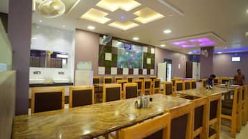 Free daily full breakfast