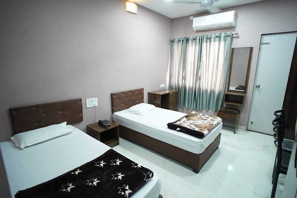 Hotel Aarti Celebration - Buldhana