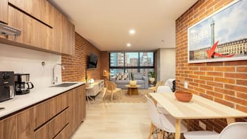 Premium Loft, City View | Living area | Smart TV