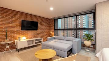 Premium Loft, City View | Living area | Smart TV