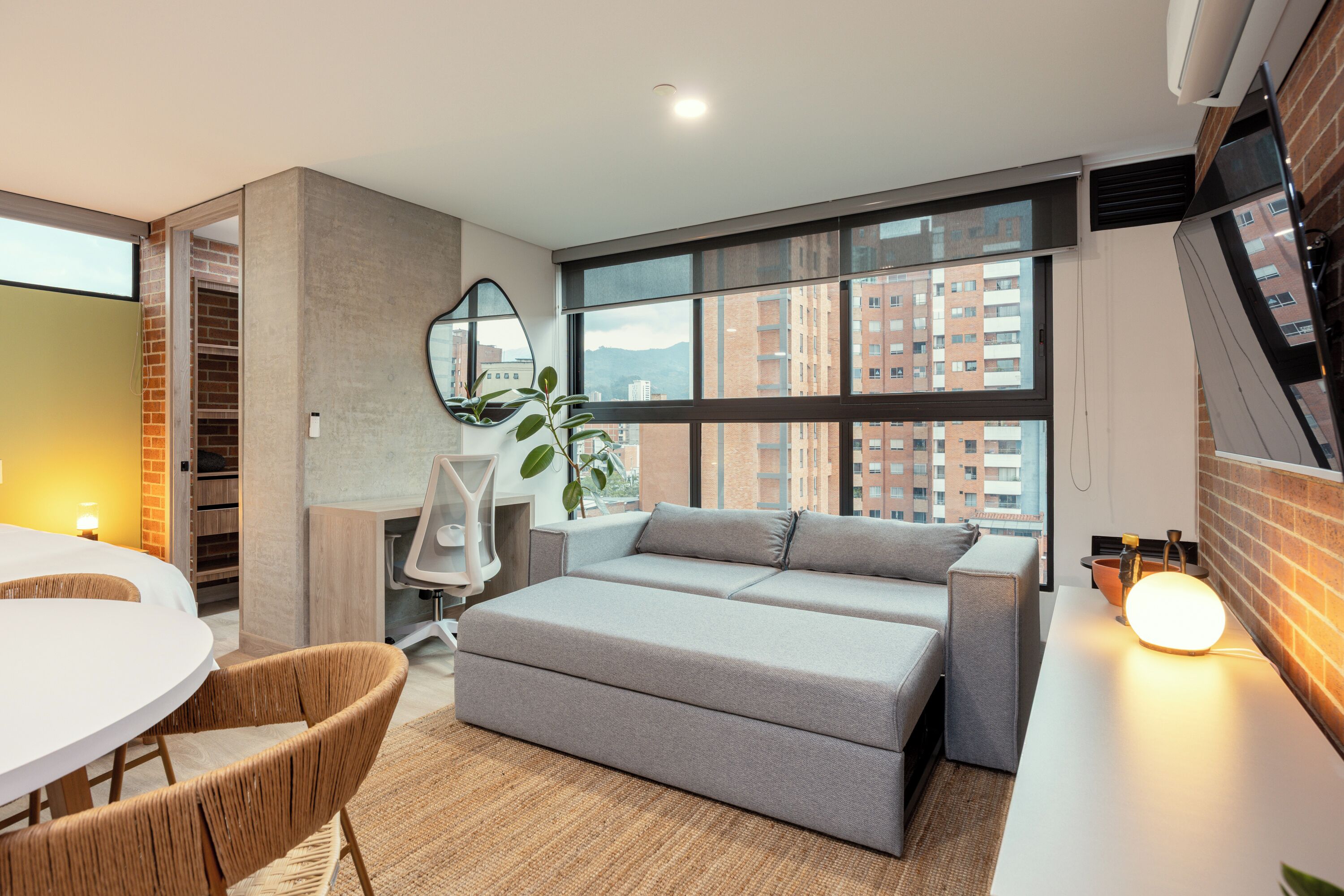 Loft Design, vue ville | Coin séjour | TV connectée