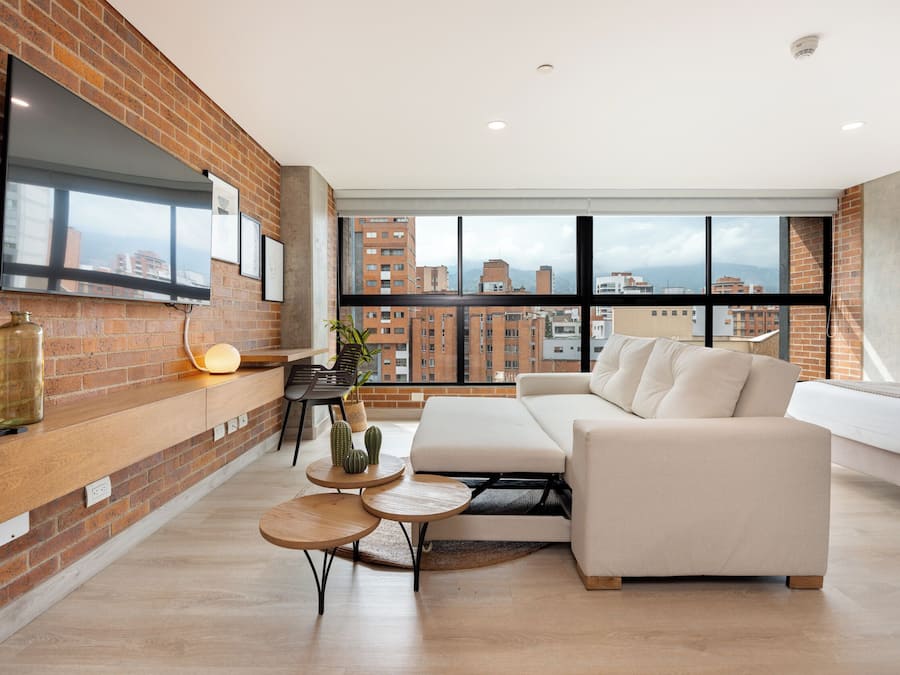 Loft design, vista para a cidade | Área de estar | Smart TV