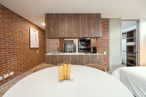 Loft Design - utsikt mot staden | Matsal