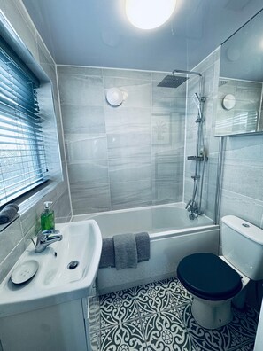 Bathroom - Keekle Cottage - 2 Bedrooms - Sleeps 4 (Cleator Moor)
