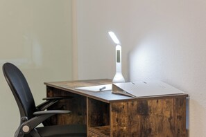 Interior - Rob's Flat: Bright 3-room apartment for up to 6 people, 2 minutes to the S-Bahn (Weil der Stadt)