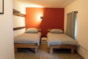 2 bedrooms, bed sheets