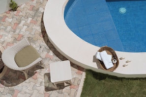 حمّام سباحة خارجي