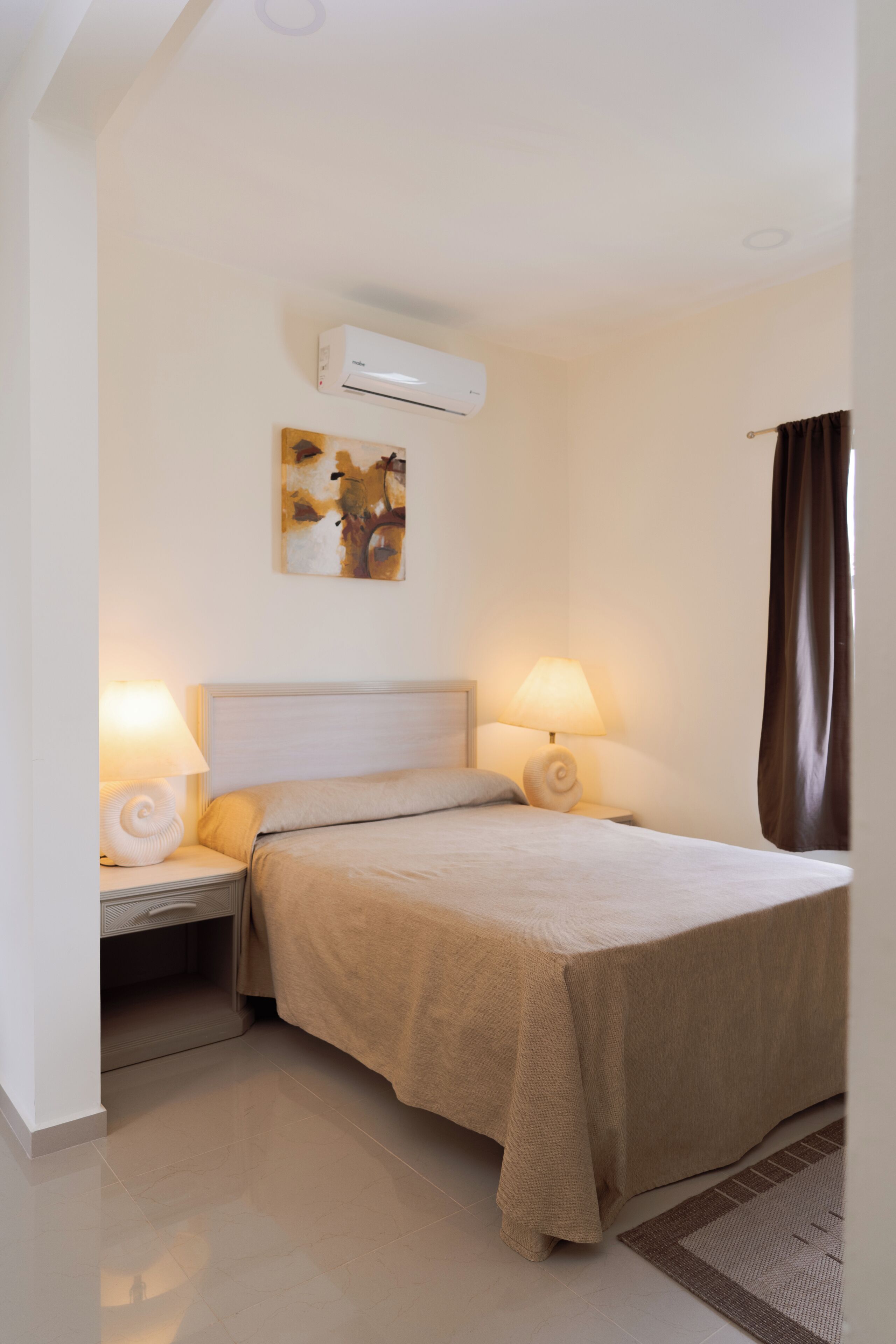 Dobbeltrom – comfort, byutsikt | Safe på rommet og wi-fi (inkludert)