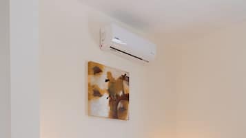 Habitación doble Confort, vista a la ciudad | Caja de seguridad en la habitación, insonorización y wifi gratis