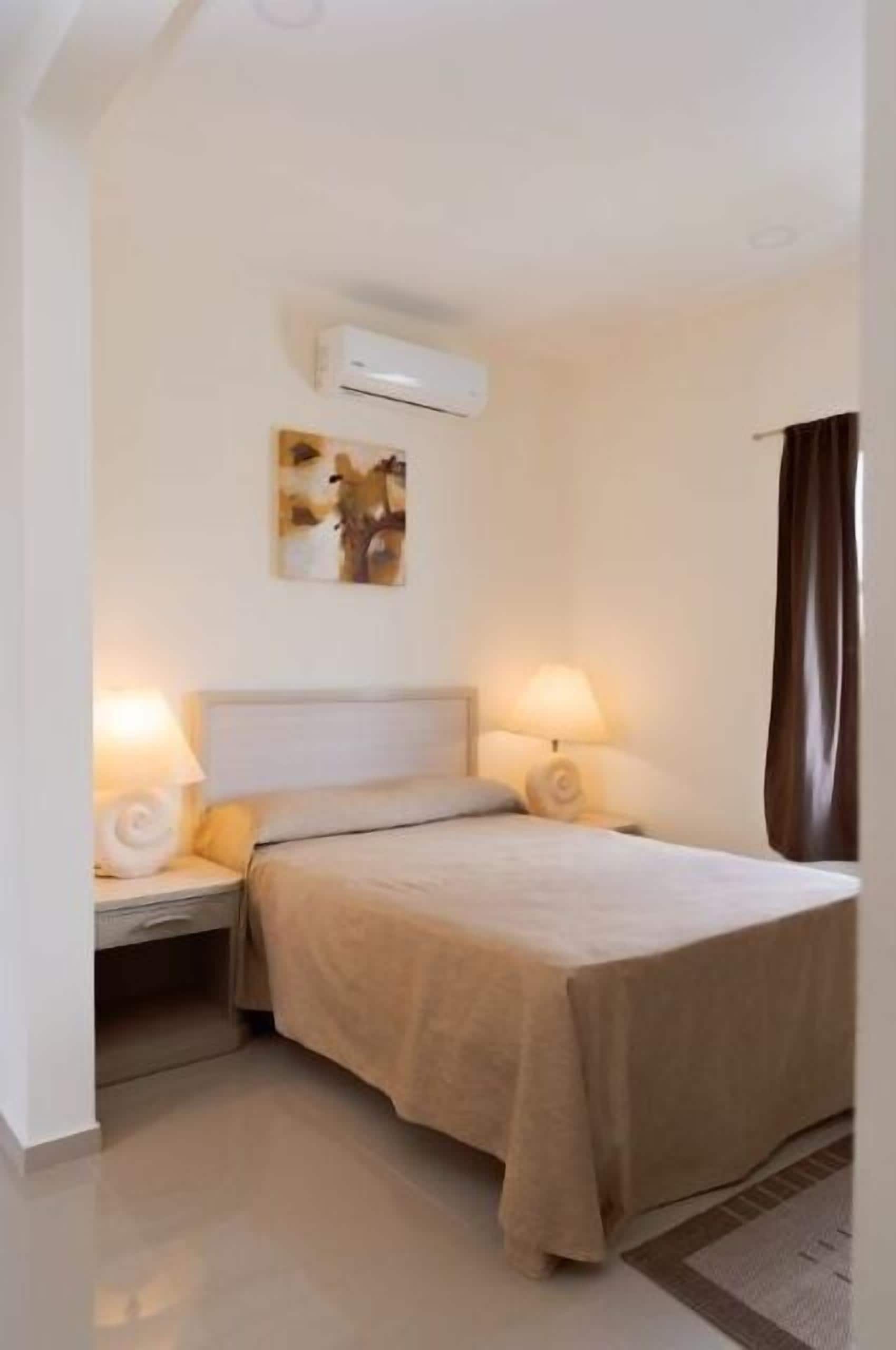 Chambre Double Confort, vue ville | Coffres-forts dans les chambres, chambres insonorisées, Wi-Fi gratuit