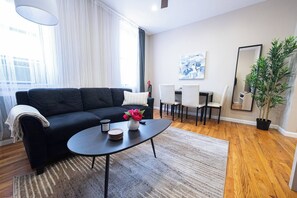Apartment, 4 Schlafzimmer | Wohnzimmer