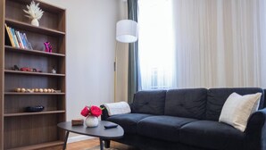 Apartment, 4 Bedrooms | Living room | Books - Sunny 4BR 2BA Retreat Near Columbia University (New York)