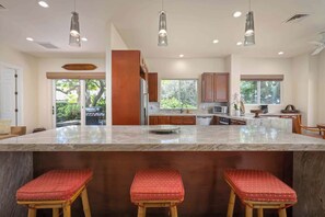 Fridge, microwave, oven, stovetop - Moani Heights 02 Three Bedroom (Kamuela)