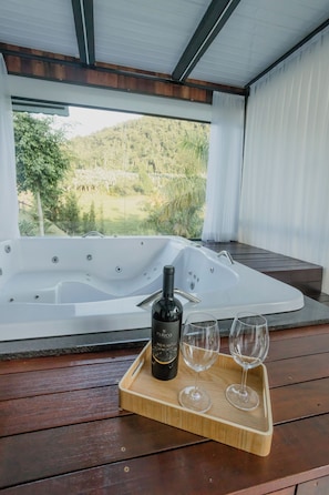 Chalet romántico | Tina de hidromasaje privada