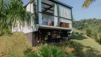 Romantic Chalet | Premium bedding, free WiFi, bed sheets