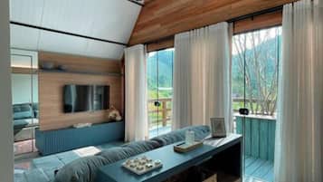 Chalet familiar | Zona de estar | Televisión de 42 pulgadas con canales por cable