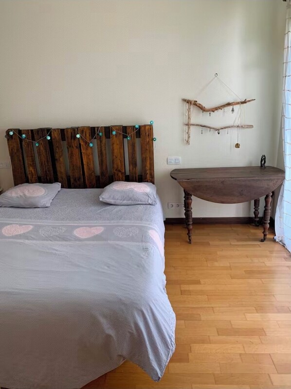3 habitaciones, tabla de planchar con plancha y wifi