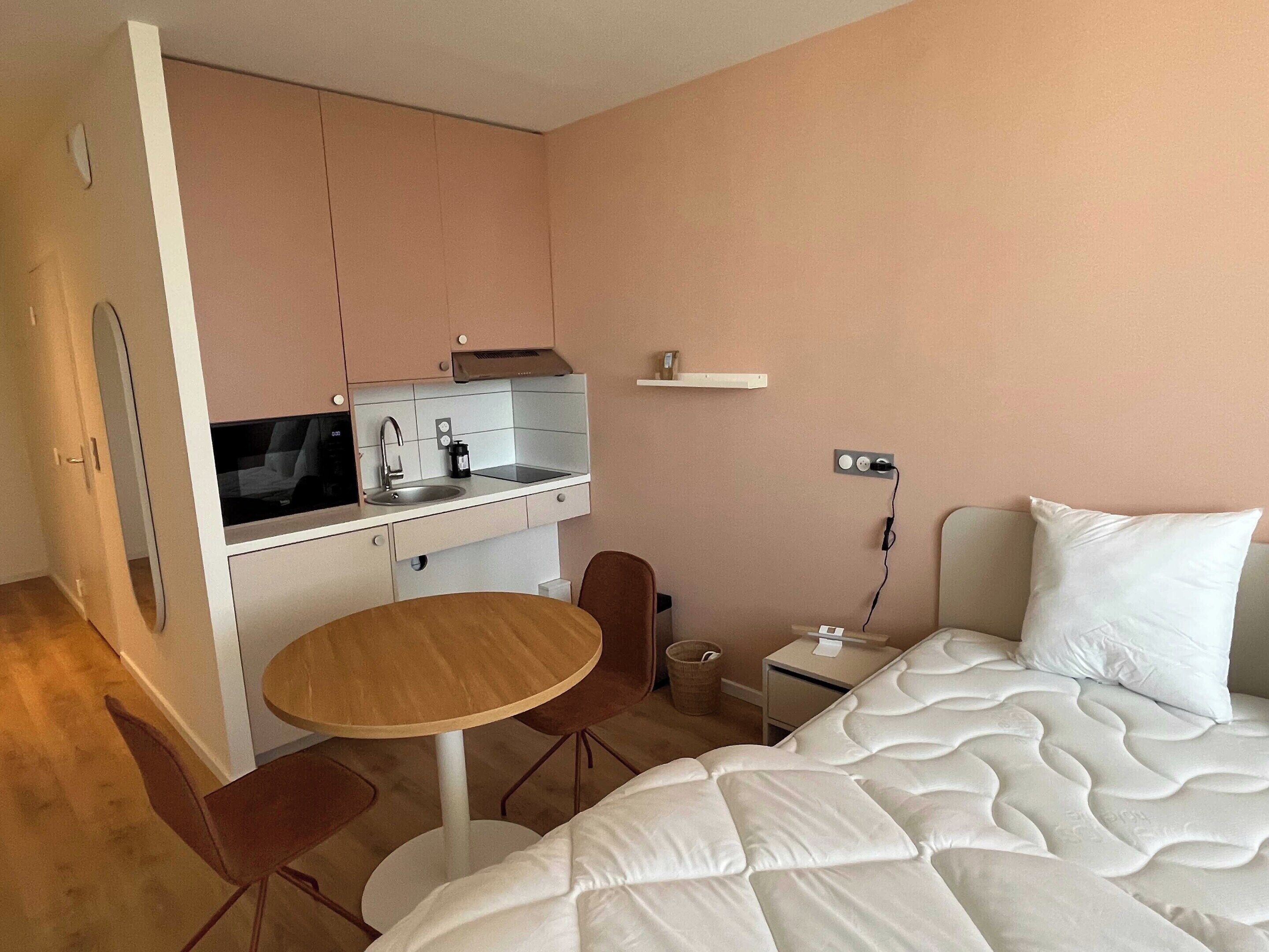 House | 1 bedroom, laptop workspace, iron/ironing board, bed sheets