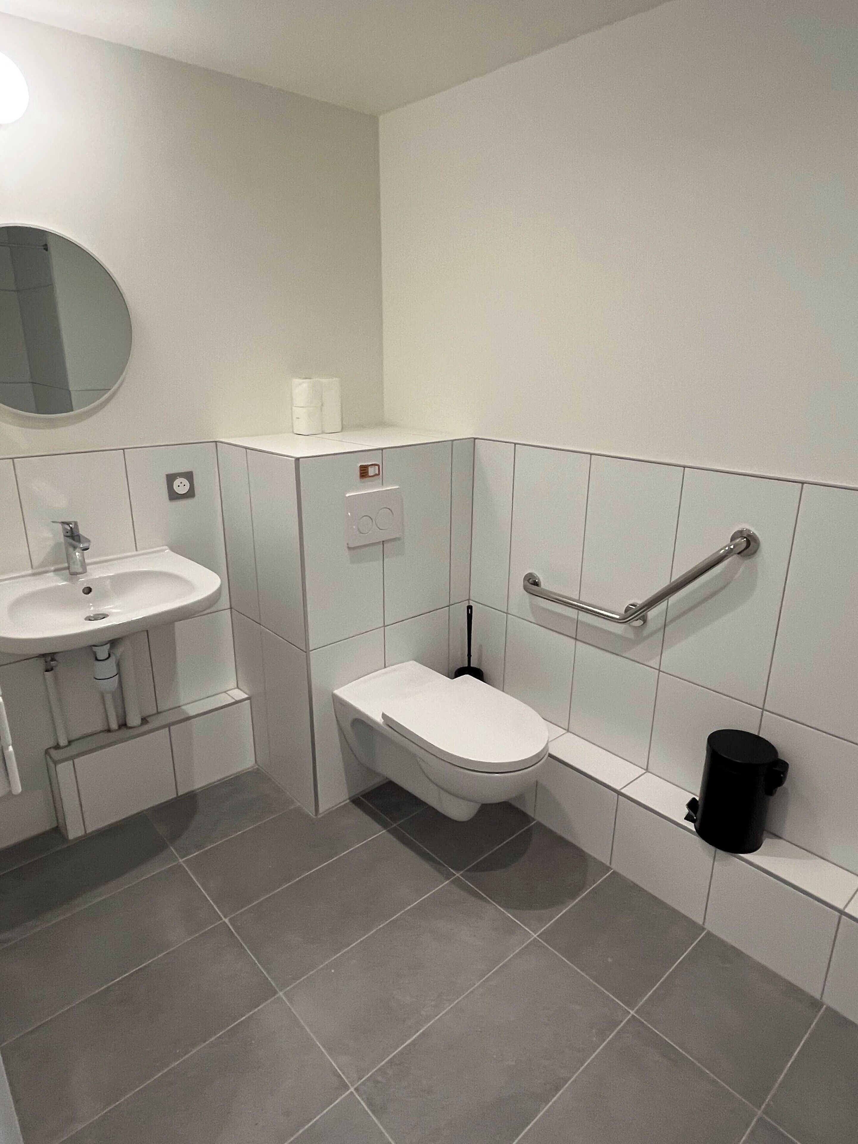 Rumah | Kamar mandi | Pengering rambut, handuk,  dan sampo