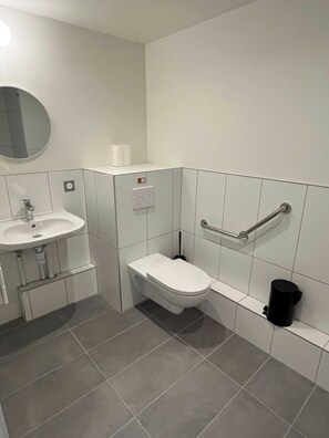 House | Bathroom | Hair dryer, towels, shampoo